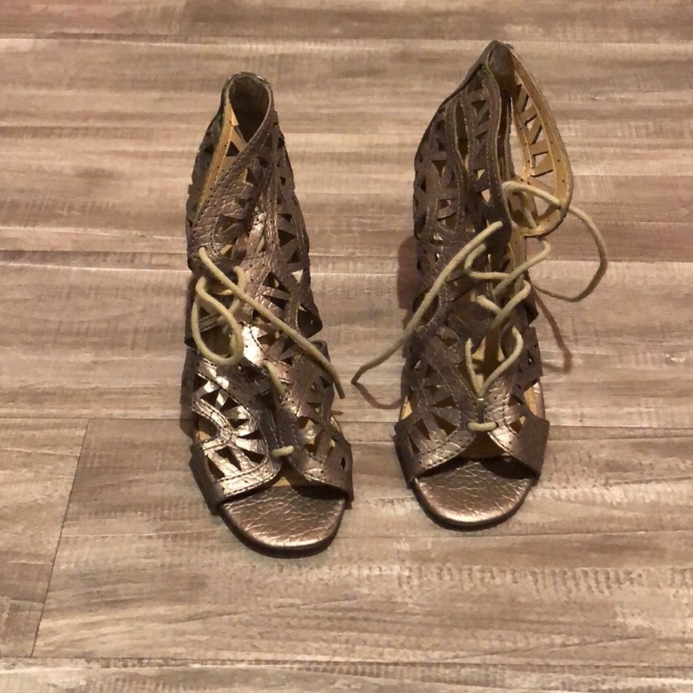 Report sandals
